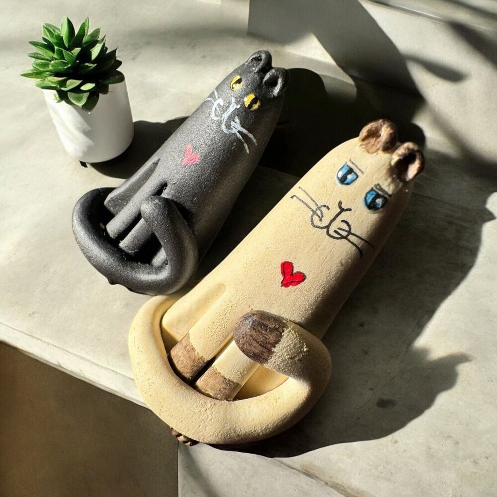 VTG MINIATURE CATS HANDMADE SIGNED DIANNE FOX CLAY BLACK WHITE CAT HANDPAINTED